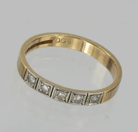 Timanttisormus 5xn.0.03ct, koko 17½, 750, paino 2,6g Vikt: 2,6 g