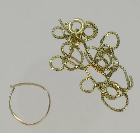 Viallisia koruja, 585, paino 1,9g Vikt: 1,9 g