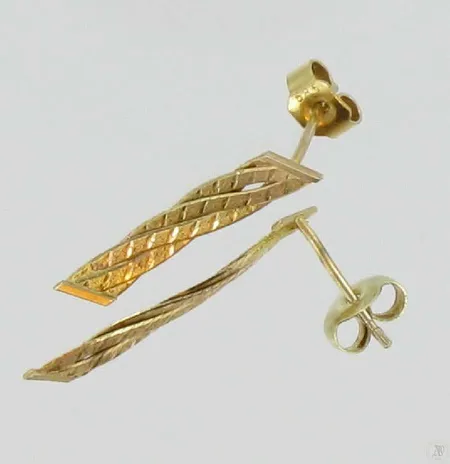Korvakorut, 585, paino 0,8g Vikt: 0,8 g