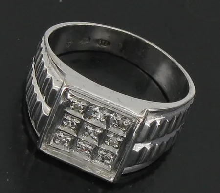 Timanttisormus 9xn.0.01ct, koko 18, 585 valkokulta, paino 8,7g Vikt: 8,7 g