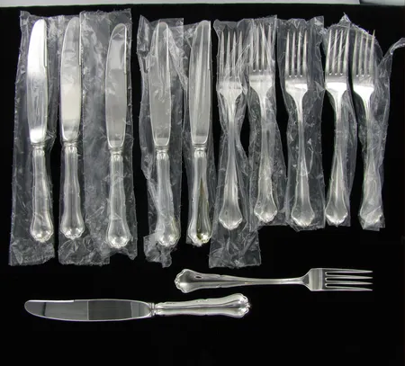 Kuusi haarukkaa ja kuusi veistä Chippendale, 830 ja 830br, paino n.226g ja n.359g Vikt: 586   g