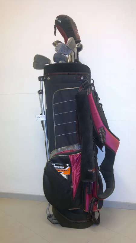 Kaksitoista golfmailaa Wilson, Spalding, hybridi bazooka, laukku
