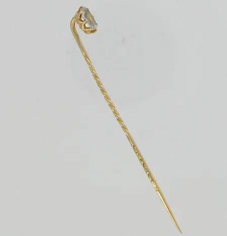 Kivirintaneula, 585br, paino 1,6g Vikt: 1,6 g