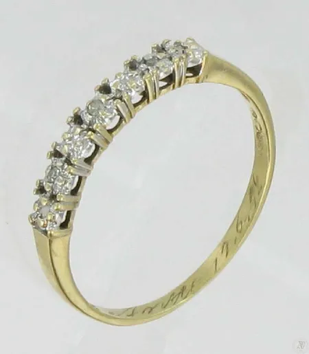Timanttisormus 3xn.0,005ct, kaiverrettu, koko 17, 585, paino 1,3g Vikt: 1,3 g