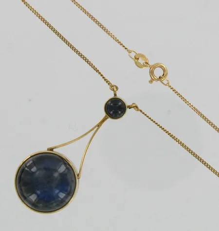 Spektroliittikaulakoru Kaunis Koru v.1967, pituus 43cm, 585br, paino 10,1g Vikt: 10,1 g