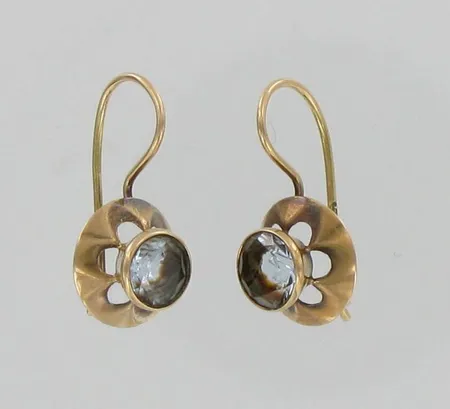 Vialliset kivikorvakorut, korkeus 10mm, 585br, paino 1,5g Vikt: 1,5 g