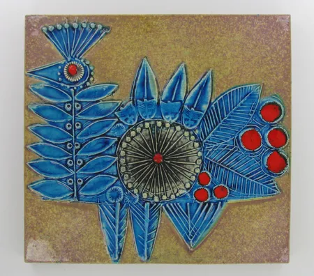 Reliefi, design Lisa Larson, Gustavsberg Sweden, mitat 280x280mm. Nouto ainoastaan myymälästä.