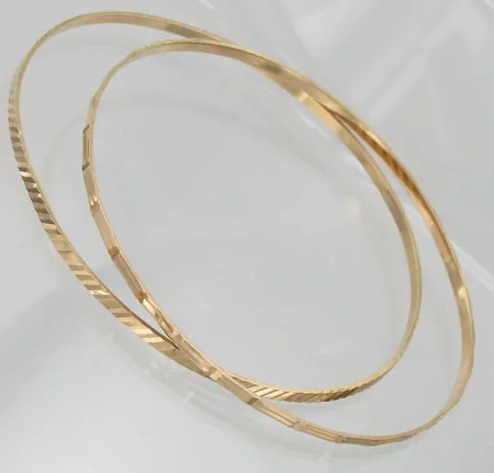 Kaksi rannerengasta Ø 65mm, 585, paino 11,4g Vikt: 11,4 g