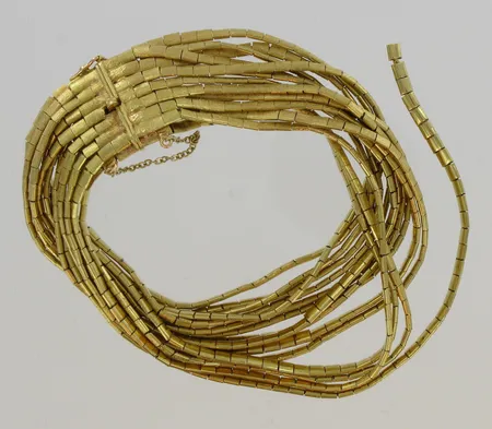 Rannekoru, yksi lenkki poikki, 750, paino 100,1g Vikt: 100,1 g