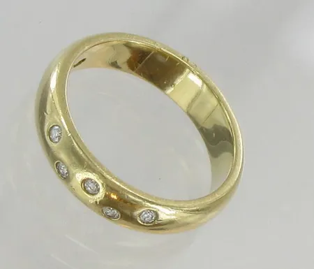 Timanttisormus, 5xn.0,01ct, koko 16½, 750, paino 5,5g Vikt: 5,5 g