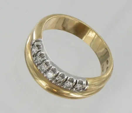 Timanttisormus, 7xn.0,03ct, koko 16½, 585, paino 4,2g Vikt: 4,2 g