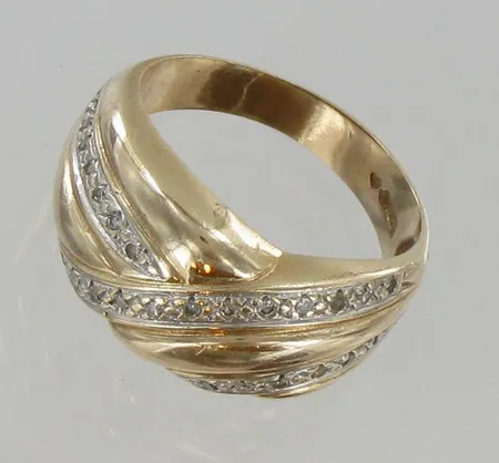 Timanttisormus, 27xn.0,005ct, koko 17, 585, paino 5,2g Vikt: 5,2 g