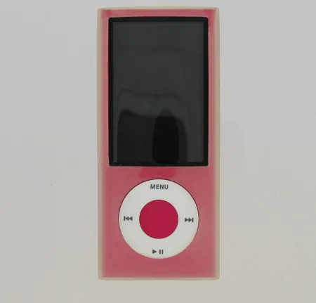 iPod nano 8gb kameralla, kuulokkeet ja laturi, johto kulunut