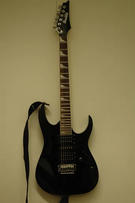 Sähkökitara Ibanes Gio GRG170DX, kova kantolaukku. Nouto ainoastaan myymälästä.