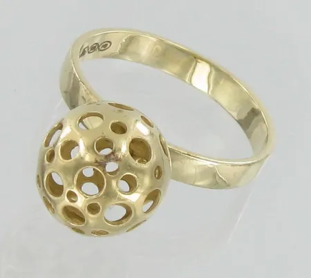 Sormus, design Lisa Vitali Leppäkerttu, Ø n.11mm, koko 18, 585, paino 3,4g Vikt: 3,4 g