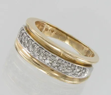 Timanttisormus 25xn.0.005ct, koko 16¾, 585, paino 4,2g Vikt: 4,2 g