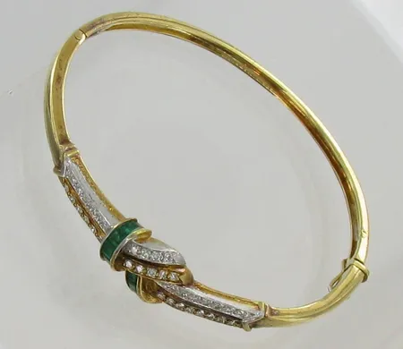 Timanttirannekoru smaragdeilla, 37xn.0.005ct, 750br, paino 14,3g Vikt: 14,3 g