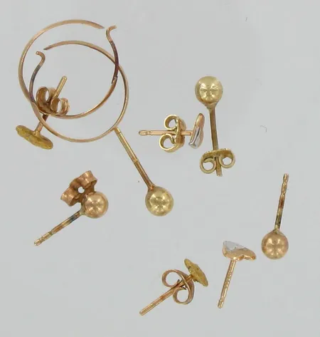 Viallisia koruja, 585, paino 2,4g Vikt: 2,4 g