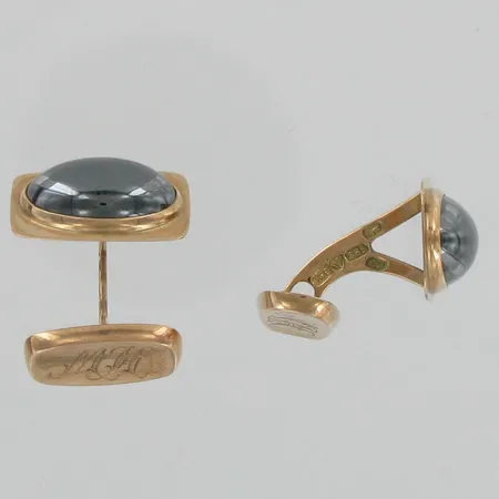 Kalvosinnapit kivillä, kaiverrettu, leveys 19mm, 585br, paino 8,7g Vikt: 8,7 g