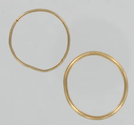 Viallisia sormuksia, 750, paino 6,5g Vikt: 6,5 g