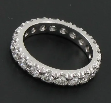 Timanttisormus 20xn.0,06ct (1.34ct), valkokulta, koko 16, 750, paino 4,5g. Aitoustodistus Vikt: 4,5 g