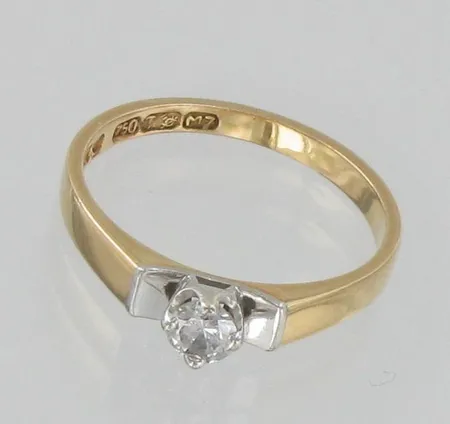 Timanttisormus 1xn.0.18ct, koko 17¾, 750, paino 2,9g Vikt: 2,9 g