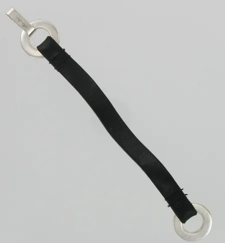 Rannekoru Efva Attling, pituus n.210mm, nahka/925 hopea Vikt: 33,2 g