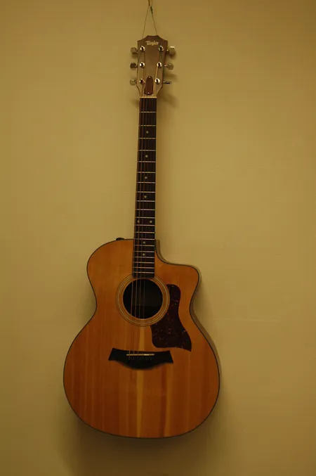 Elektro akustinen kitara Taylor 114CE, kantolaukku Taylor. Nouto ainoastaan myymälästä.