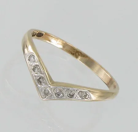 Timanttisormus 7xn.0.005ct, koko 16¾, 585, paino 1,4g Vikt: 1,4 g