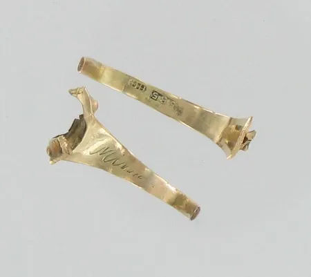 Viallisia koruja, 585, paino 0,9g Vikt: 0,9 g