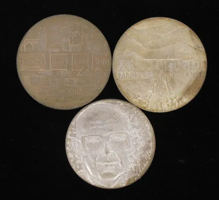 Kolme juhlarahaa, MM 1978, Urho Kekkonen 1975, Turku 1979, nimellisarvo 60mk, 500, paino 76,7g Vikt: 76,7 g