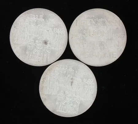 Kolme juhlarahaa, Itsenäinen Suomi 1977, nimellisarvo 30mk, 500, paino 65,1g Vikt: 65,1 g