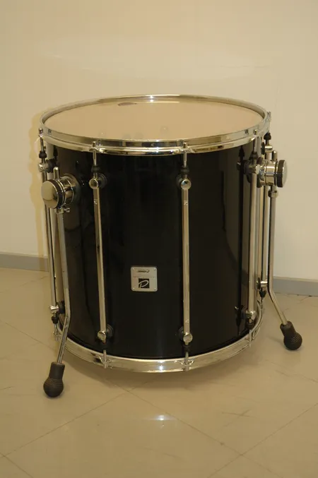 Lattiatomi sonor designer 18´´x 18´´. Ainoastaan nouto myymälästä