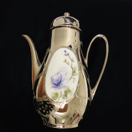 Kahvipannu, Hutschenreuther Germany Olivia 63, käsin maalaus Aila Rantanen 1991, korkeus 270mm
