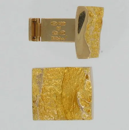 Kalvosinnapit Björn Weckström vuodelta 1968, kaiverrettu, 585, paino 13,3g Vikt: 13,3 g