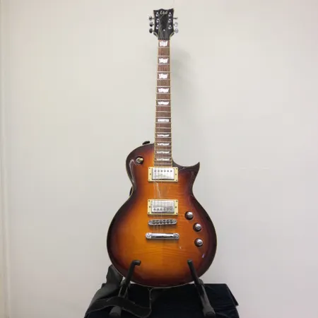 Sähkökitara ESP Ltd EC-400vf, lavan päässä naarmu, pehmeä kantolaukku. Nouto ainoastaan myymälästä!