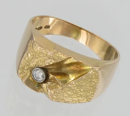Kantasormus timantilla 1xn.0.10ct, koko 21¼, 585, paino 9,2g Vikt: 9,2 g