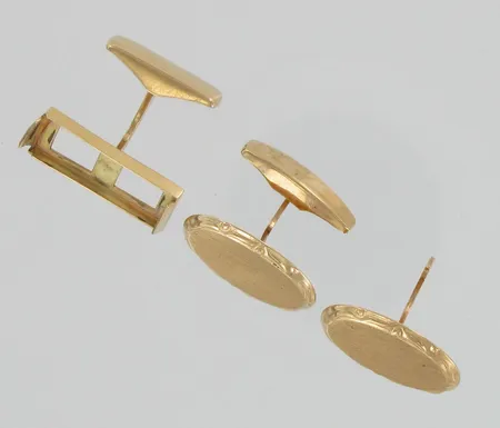 Viallisia kalvosinnappeja, 585br, paino 6,6g Vikt: 6,6 g