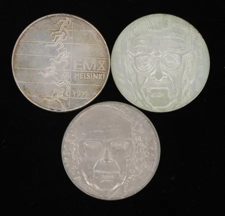 Kolme juhlarahaa, J.K.Paasikivi 1870-1958, Urho Kekkonen 1975, EMX Helsinki 1971, nimellisarvo 30mk, 500, paino 70,1g Vikt: 70,1 g