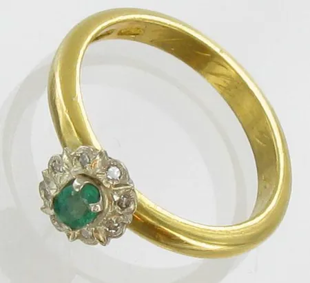 Timanttisormus smaragdilla 8xn.0.005ct, kaiverrettu, koko 18, 969br, paino 5,6g, vuodelta 1931 Vikt: 5,6 g