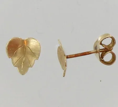 Korvakorut, 585, paino 0,7g Vikt: 0,7 g
