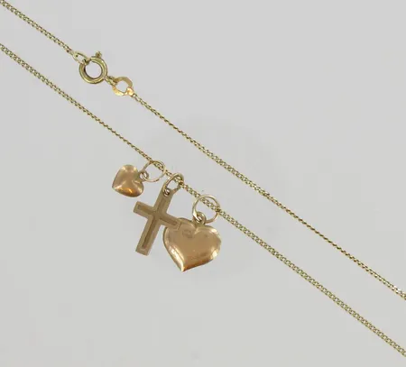 Panssarikaulaketju, pituus 46,0cm, kolme riipusta, 585, paino 2,4g Vikt: 2,4 g