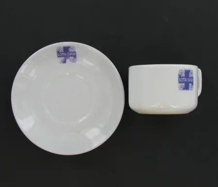 Kahvikuppi ja aluslautanen, Lotta Svärd, Arabia