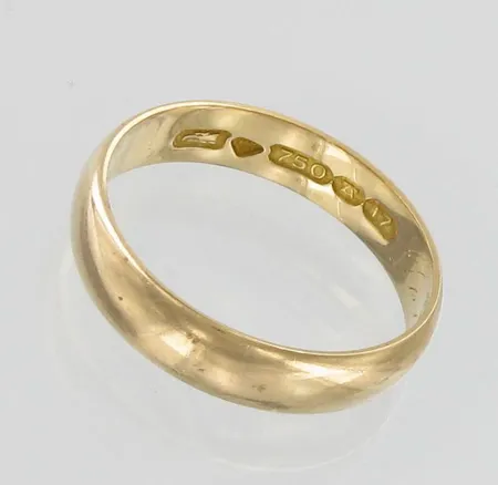 Sileä sormus, kaiverrettu, koko 19½, paino 4,4g Vikt: 4,4 g