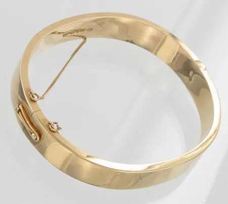 Rannerengas, varmuusketju katki ja käytön jälkiä, Øn.56mm, 585br, paino 19,3g Vikt: 19,3 g