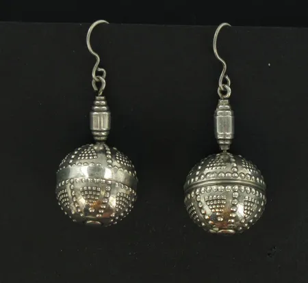 Korvakorut Kalevala Koru, pallon Ø 18mm, 925, paino 12,3g Vikt: 12,3 g