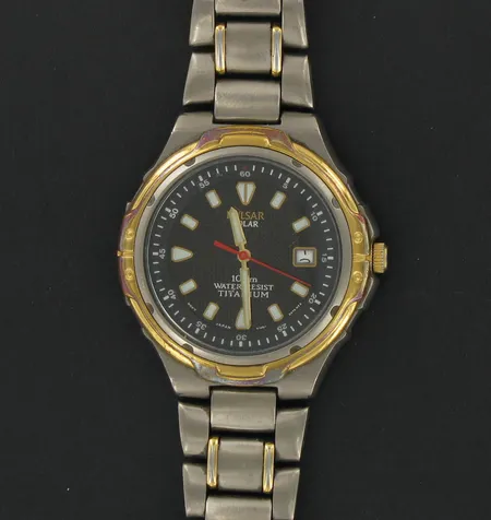 Miesten rannekello Pulsar Solar Titanium, taulun Øn. 40mm, lasissa pieniä naarmuja