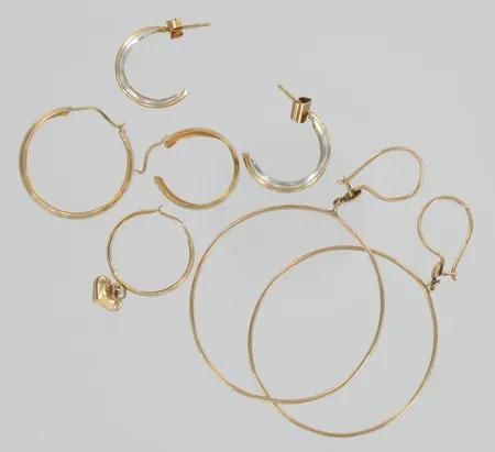 Viallisia korvakoruja, 585, paino 4,8g Vikt: 4,8 g
