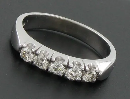 Timanttisormus 5xn.0.10ct, valkokulta, koko 17¼, 585, paino 4,4g Vikt: 4,4 g