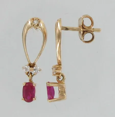 Kivikorvakorut timanteilla 2xn.0.005ct, korkeus 20mm, 585br, paino 2,1g Vikt: 2,1 g